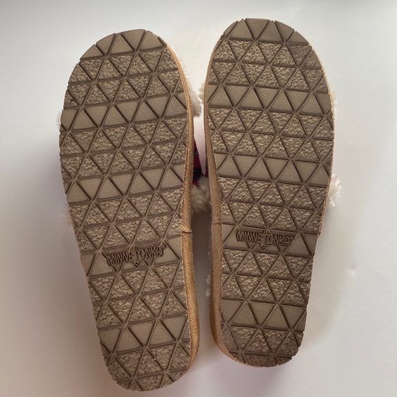 Slippers - Picture 3 of 5